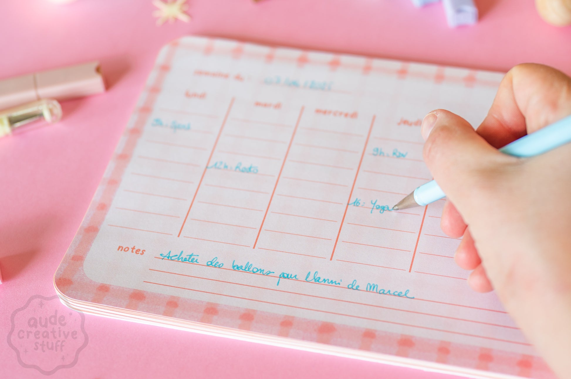 planner hebdomadaire motif vichy de 25 feuilles au format 15x21 cm